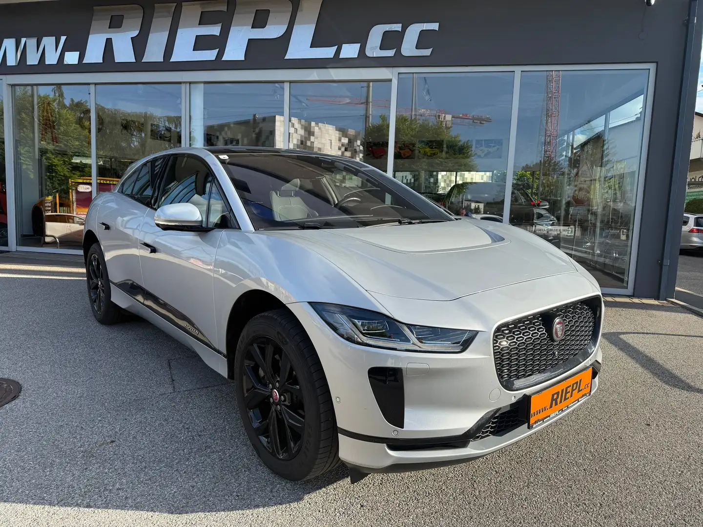 Jaguar I-Pace Austria Edition EV320 AWD Navi Kamera LED Pano Service NEU AC-Laden 11 kW Silber - 1