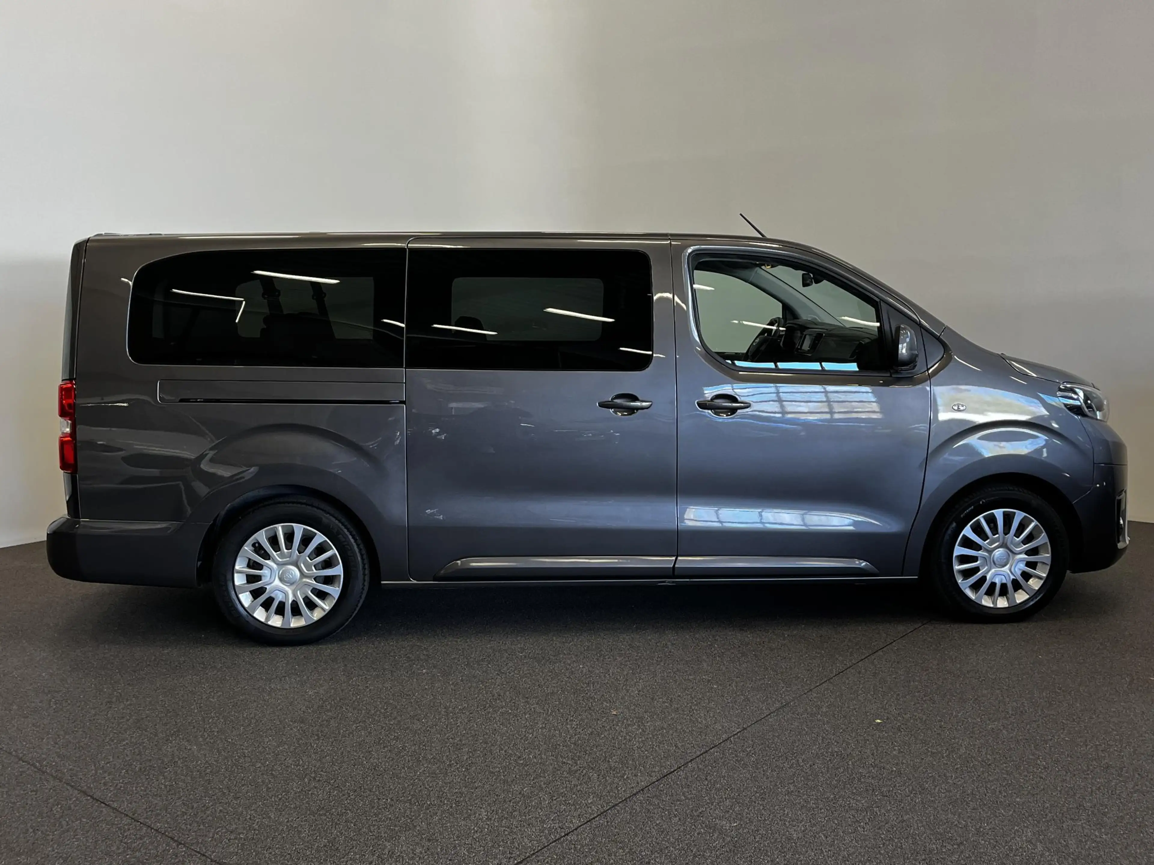 Toyota Proace Electric Shuttle Long Extra Range Cool 75 kWh 9per — photo 6