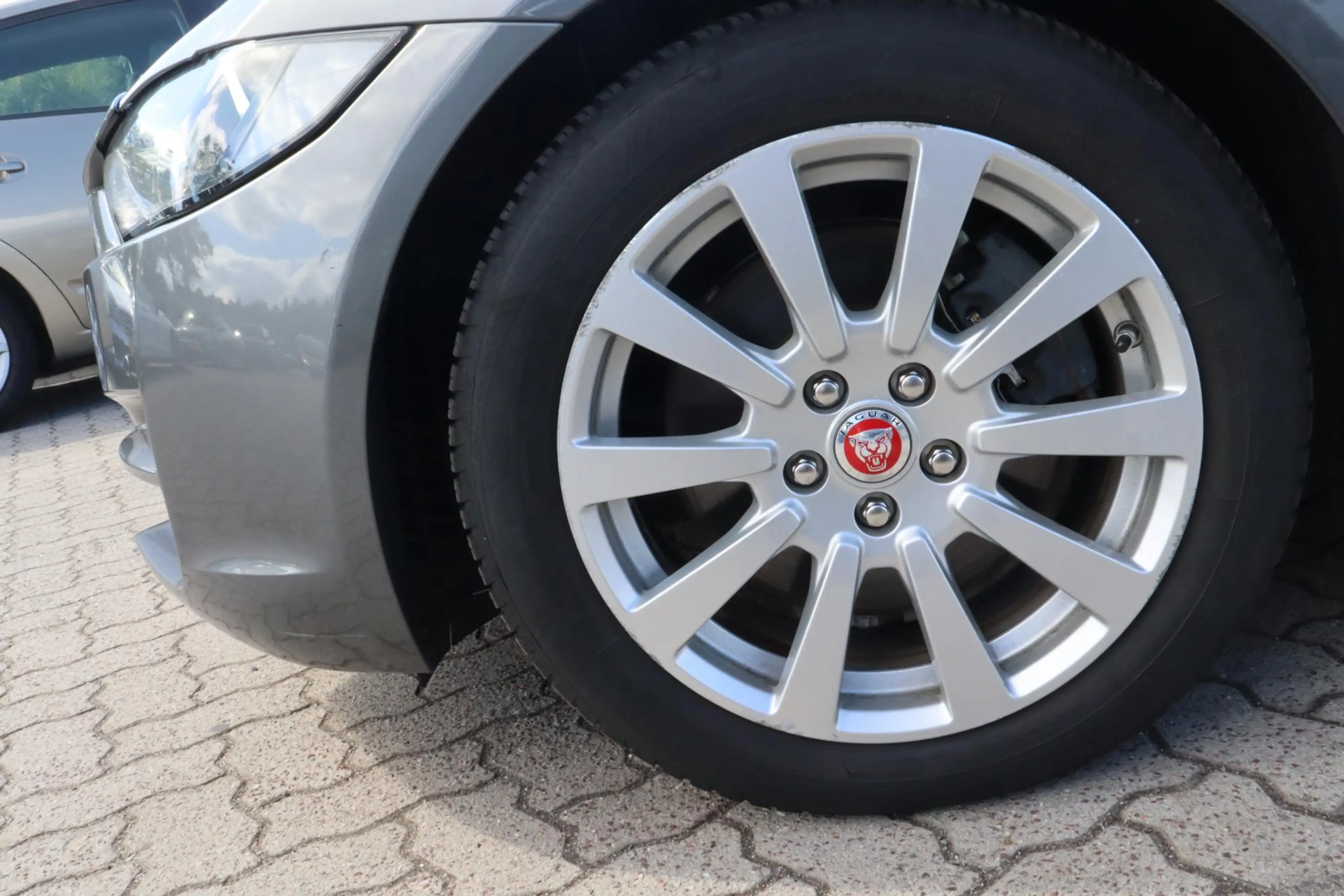 Jaguar XE 2.0 D Portfolio | Navigatie | Leder | Climate cont — photo 28
