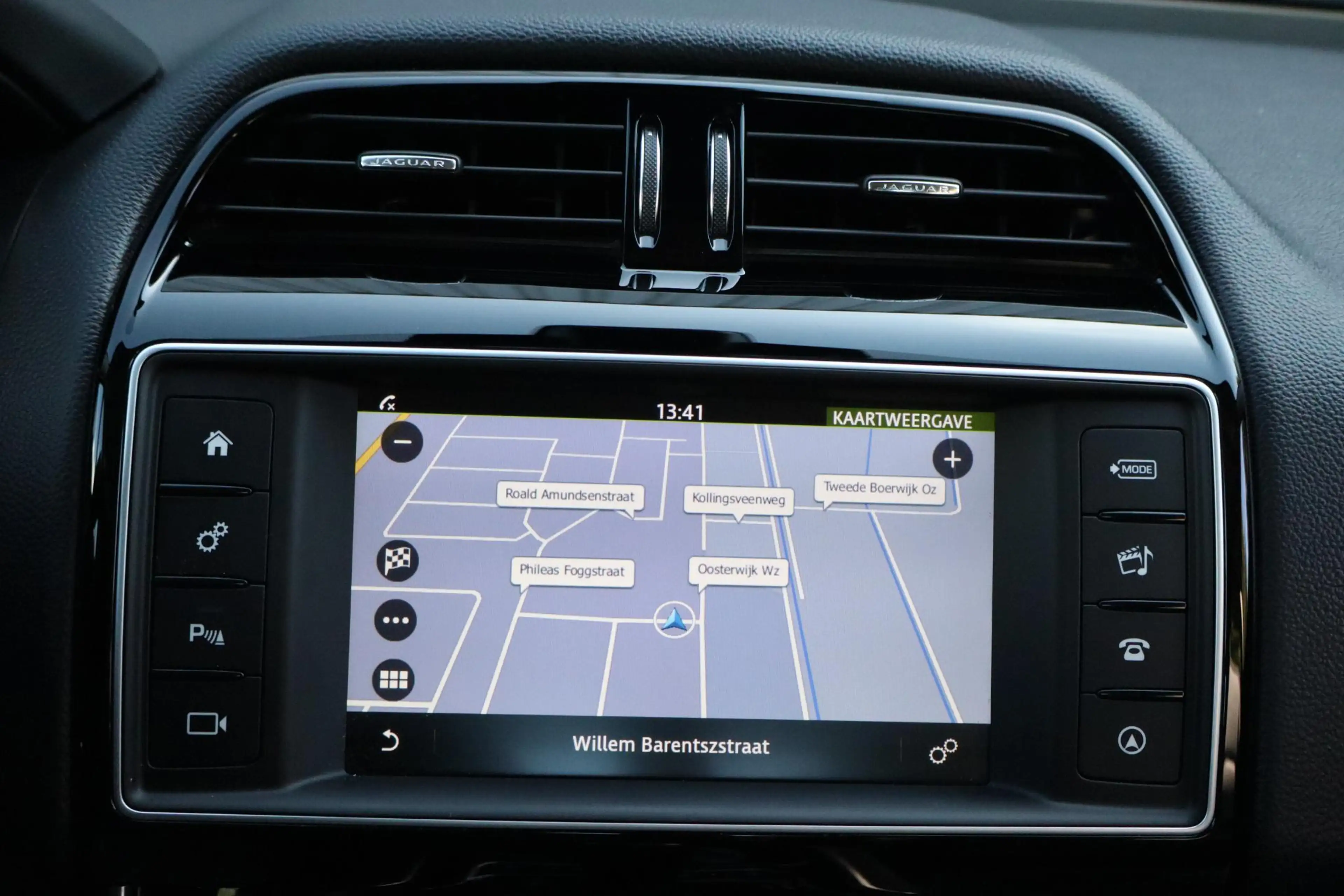 Jaguar XE 2.0 D Portfolio | Navigatie | Leder | Climate cont — photo 16