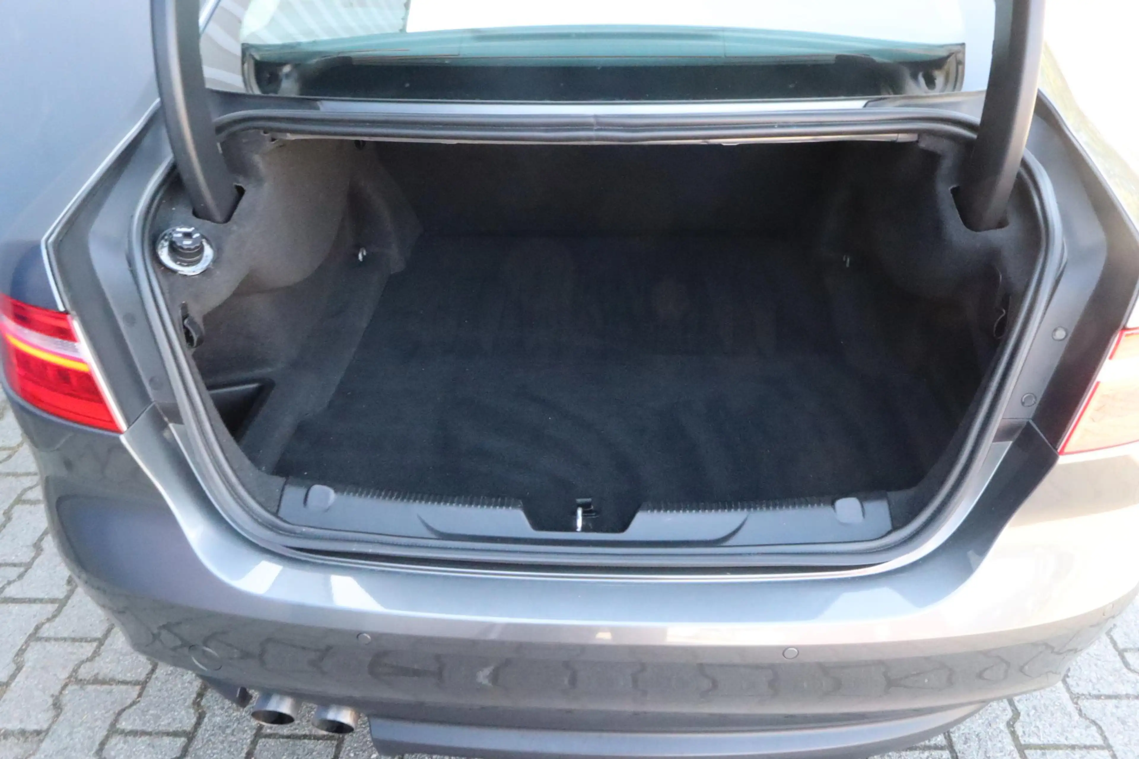 Jaguar XE 2.0 D Portfolio | Navigatie | Leder | Climate cont — photo 26