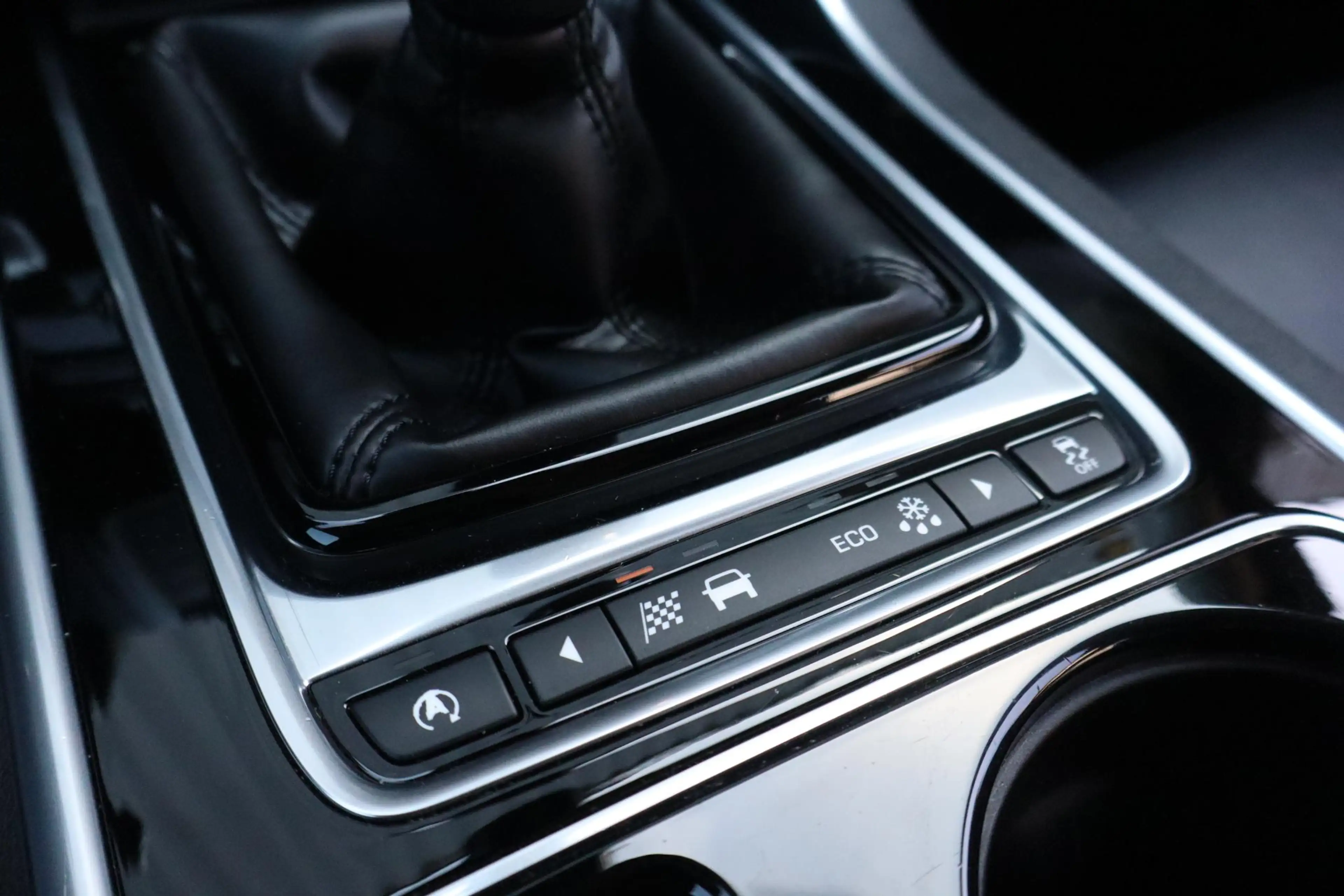 Jaguar XE 2.0 D Portfolio | Navigatie | Leder | Climate cont — photo 19