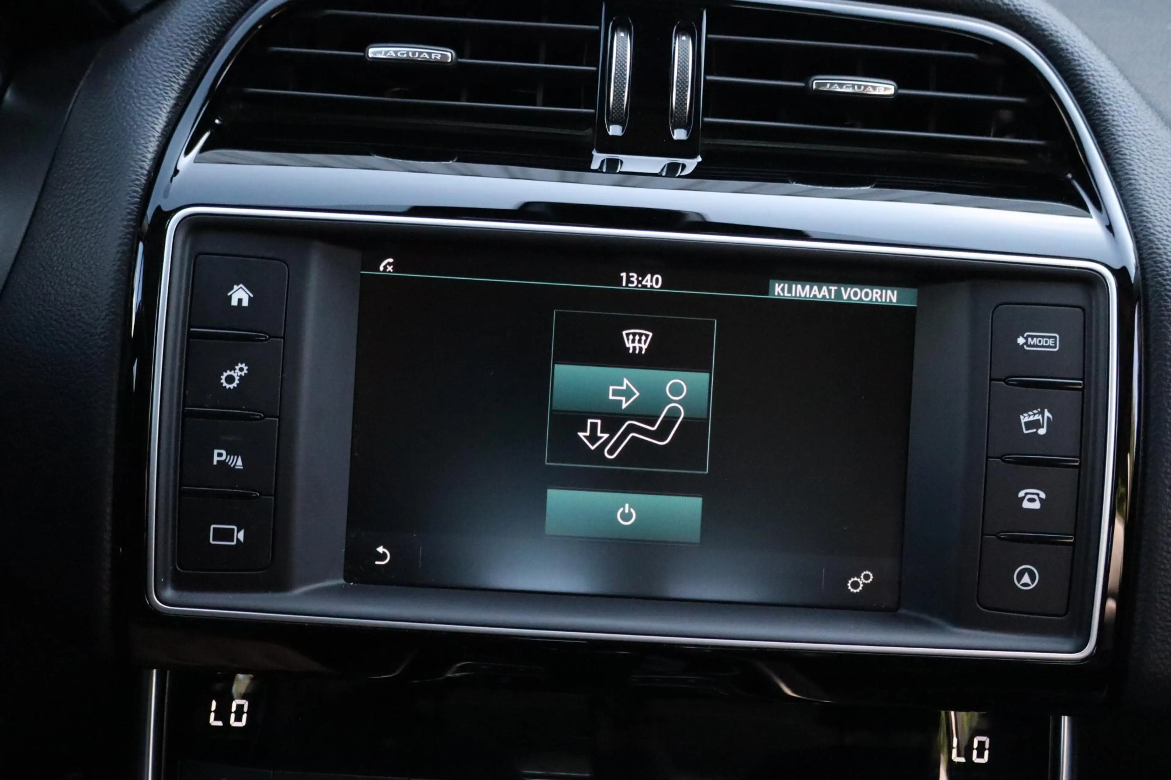 Jaguar XE 2.0 D Portfolio | Navigatie | Leder | Climate cont — photo 14