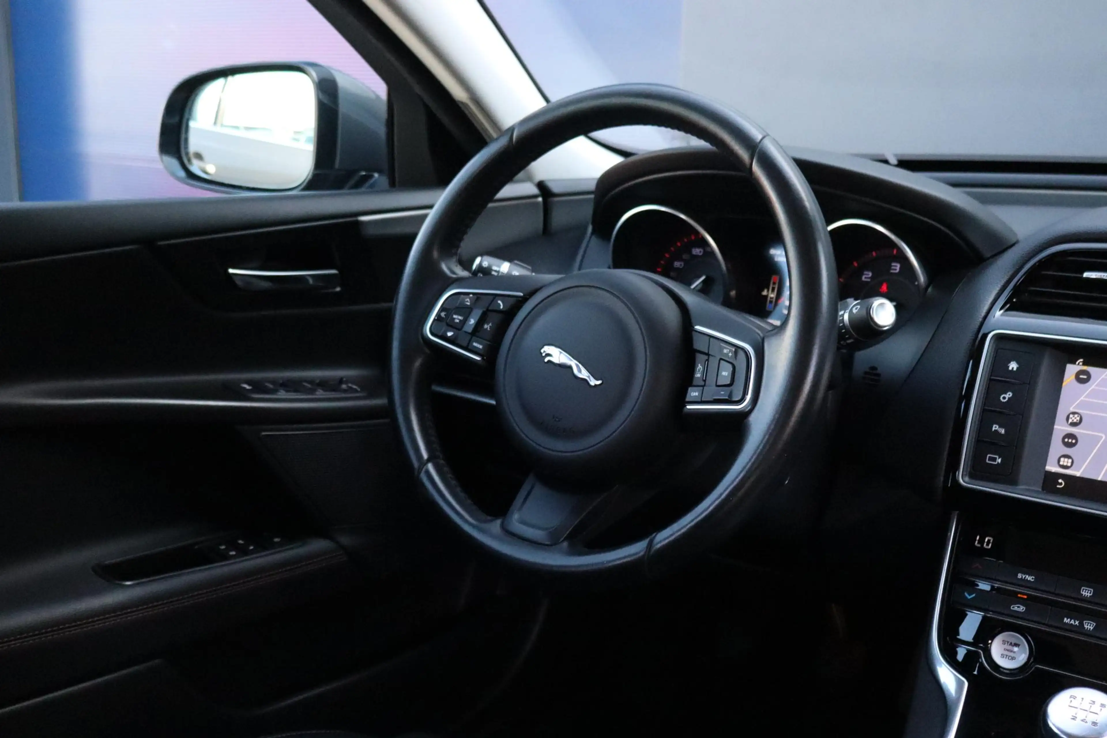 Jaguar XE 2.0 D Portfolio | Navigatie | Leder | Climate cont — photo 5