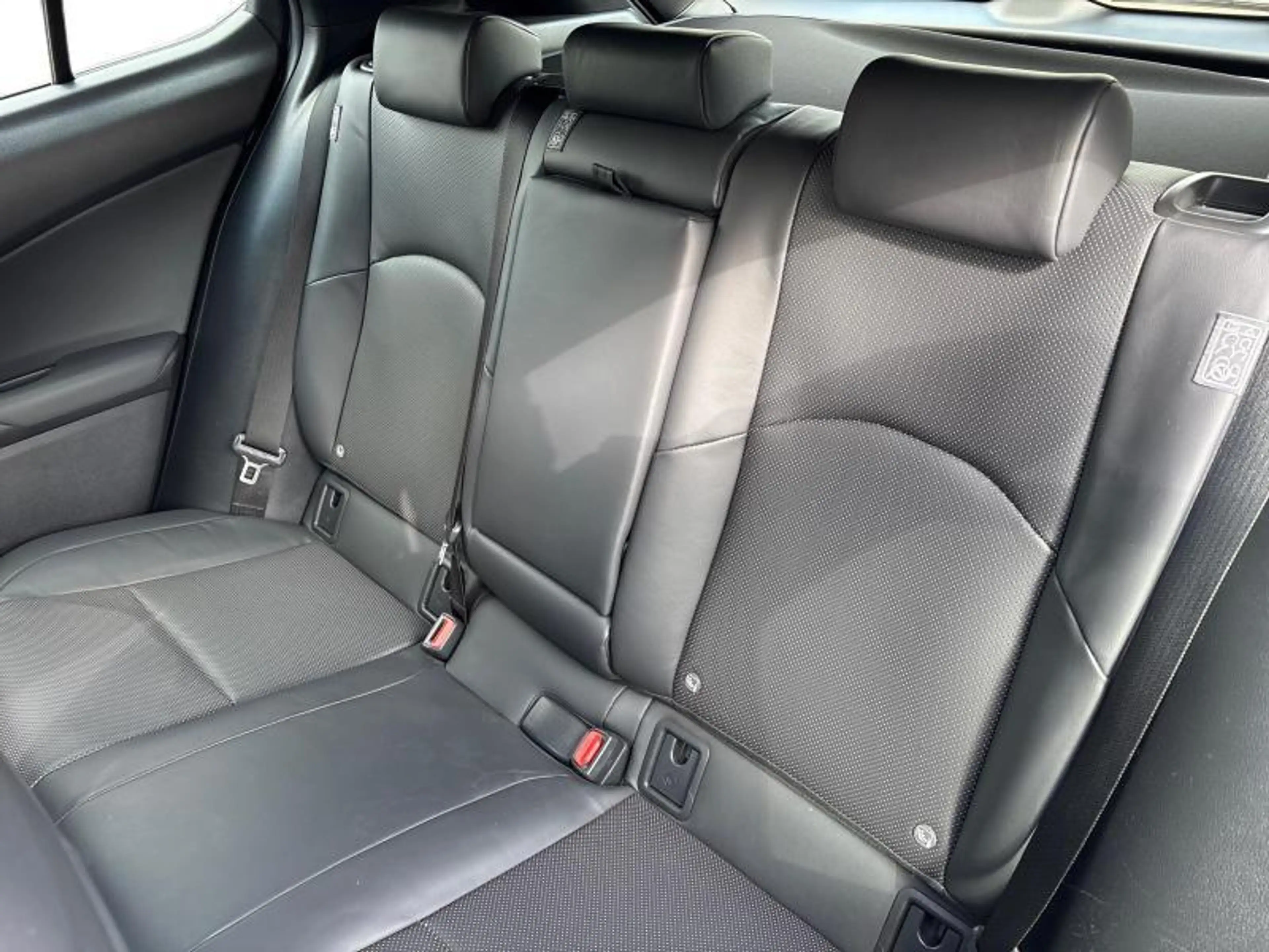 Lexus UX 250h Business Line — photo 10