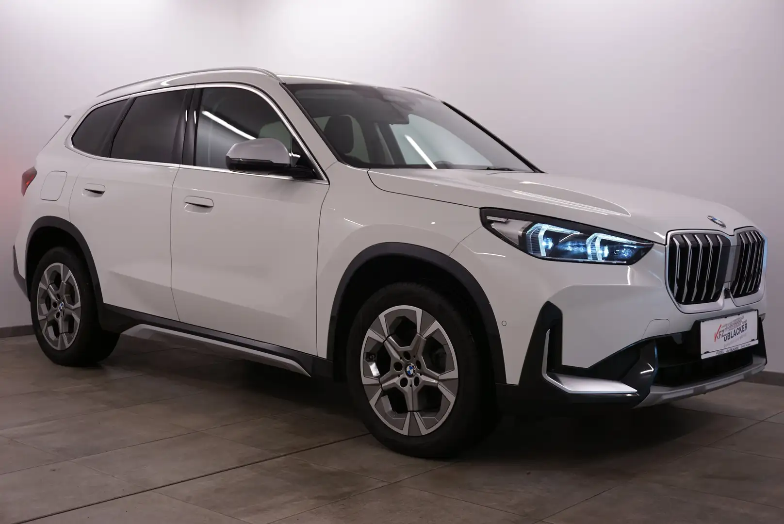 BMW X1 18d sDrive xLine// harman/kardon// 360 grad Kamera Weiß - 1
