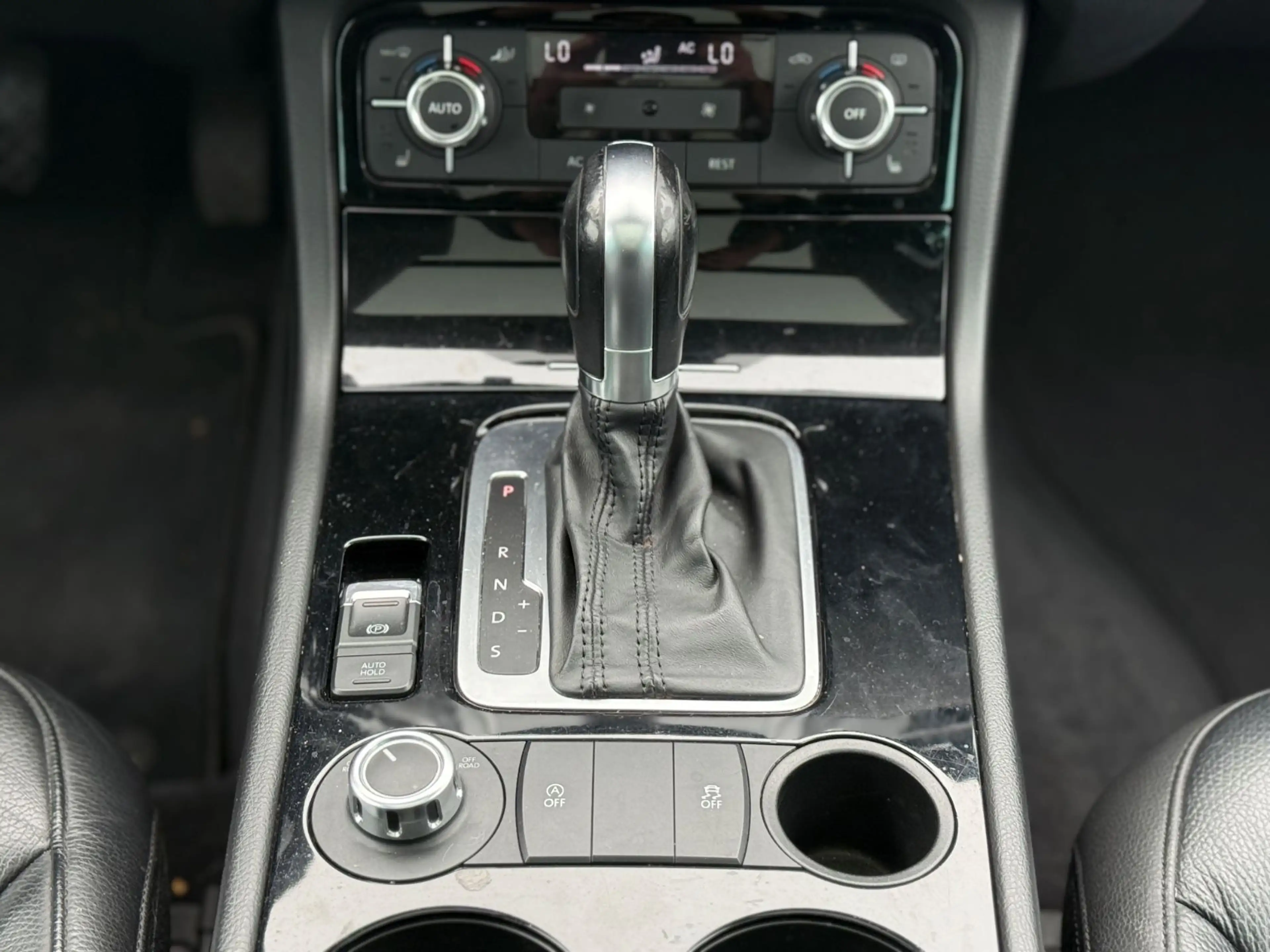 Volkswagen Touareg V6 TDI BMT/Panorama/Leder/Xenon/AHK/PDC — photo 14