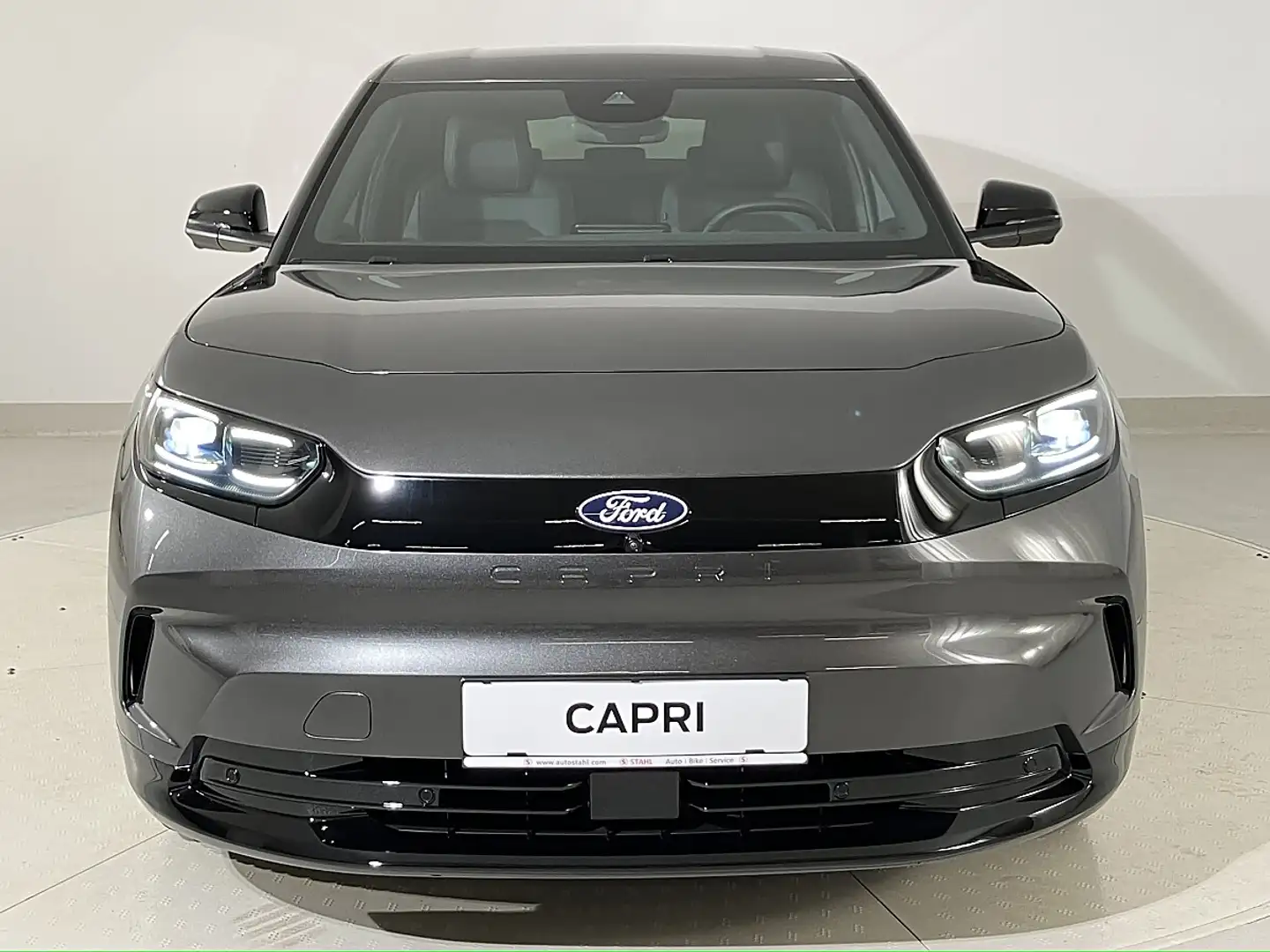 Ford Capri Elektro 58kWh Standard Range Style Grau - 2