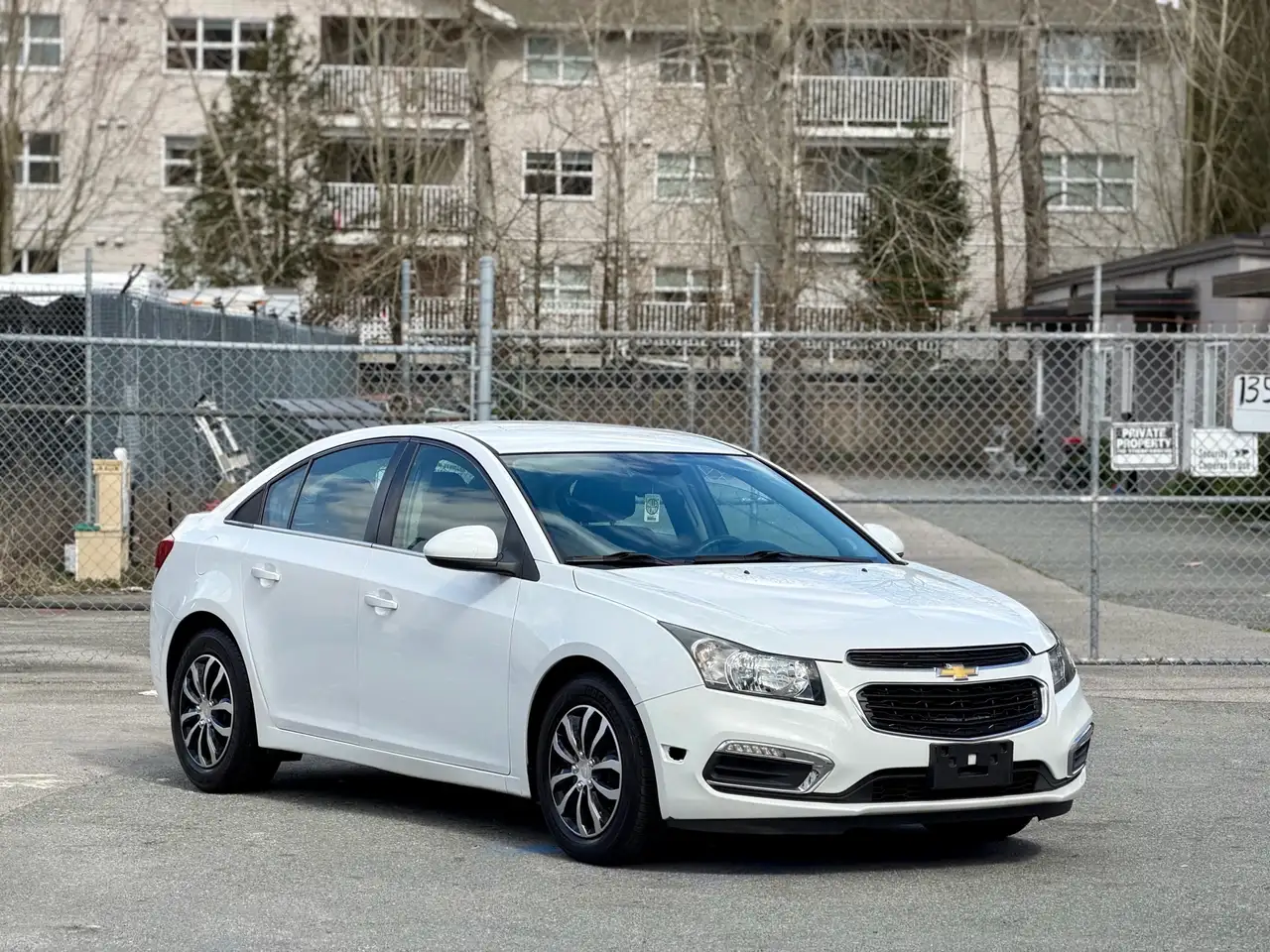 Chevrolet Cruze photo Chevrolet Cruze