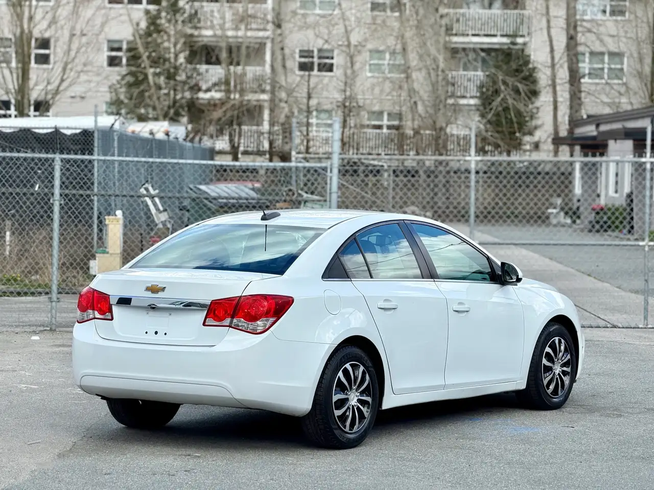 Chevrolet Cruze photo Chevrolet Cruze