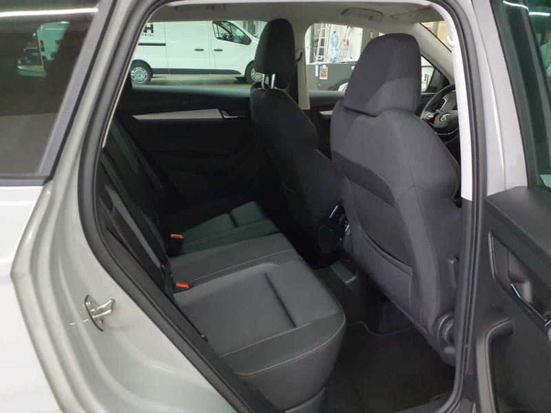 Skoda Karoq Karoq 2.0 TDI Tour PANO MATRIX AHK — photo 14
