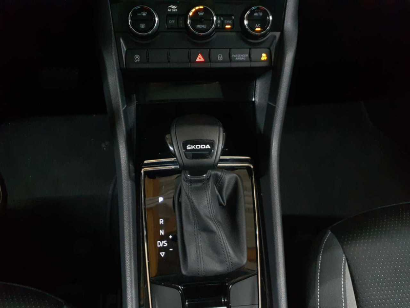 Skoda Karoq Karoq 2.0 TDI Tour PANO MATRIX AHK — photo 10