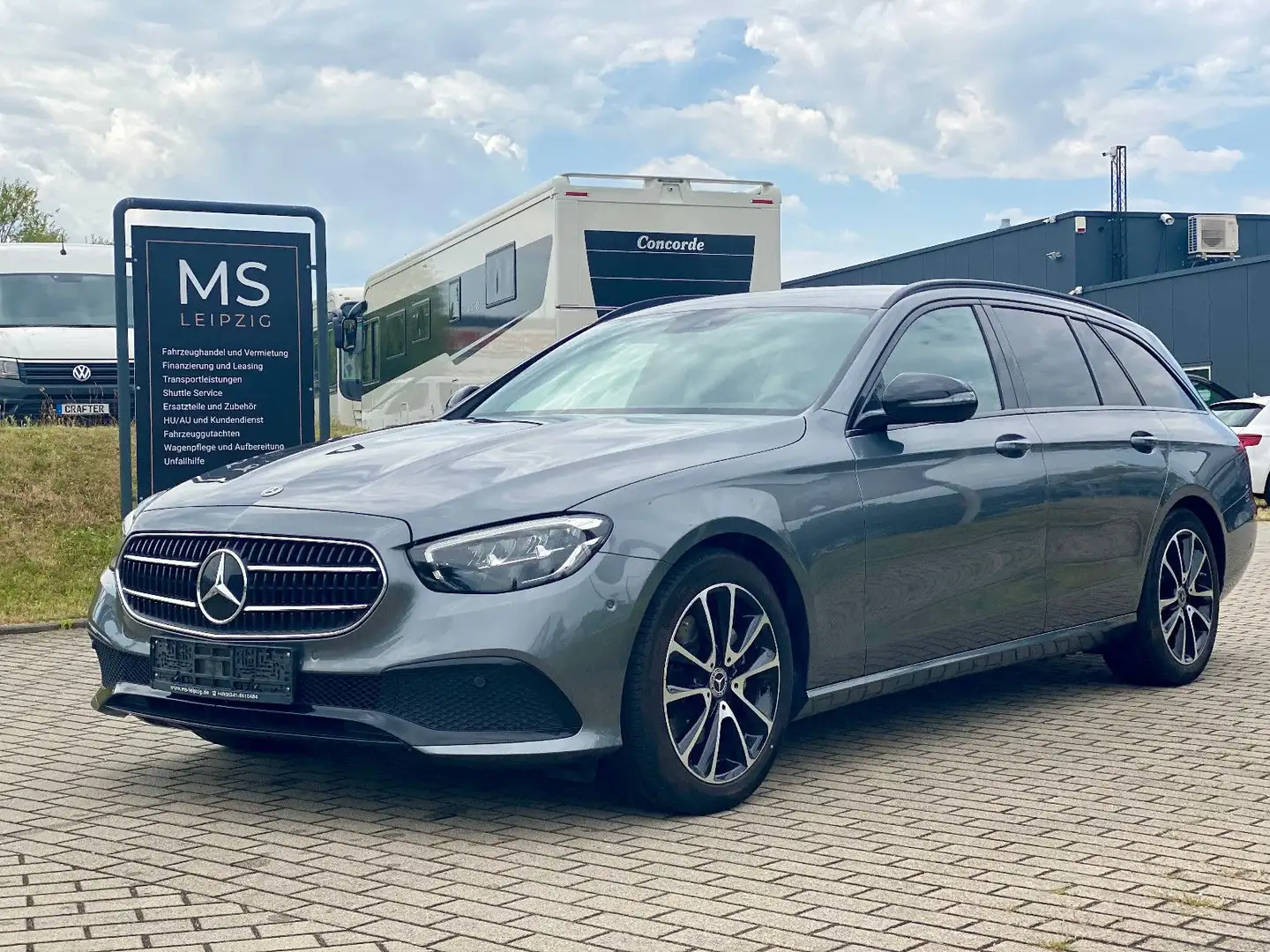 Mercedes-Benz E 220 d T-Mod 2xAvantgard Night MBUX Standheizung Grau - 1