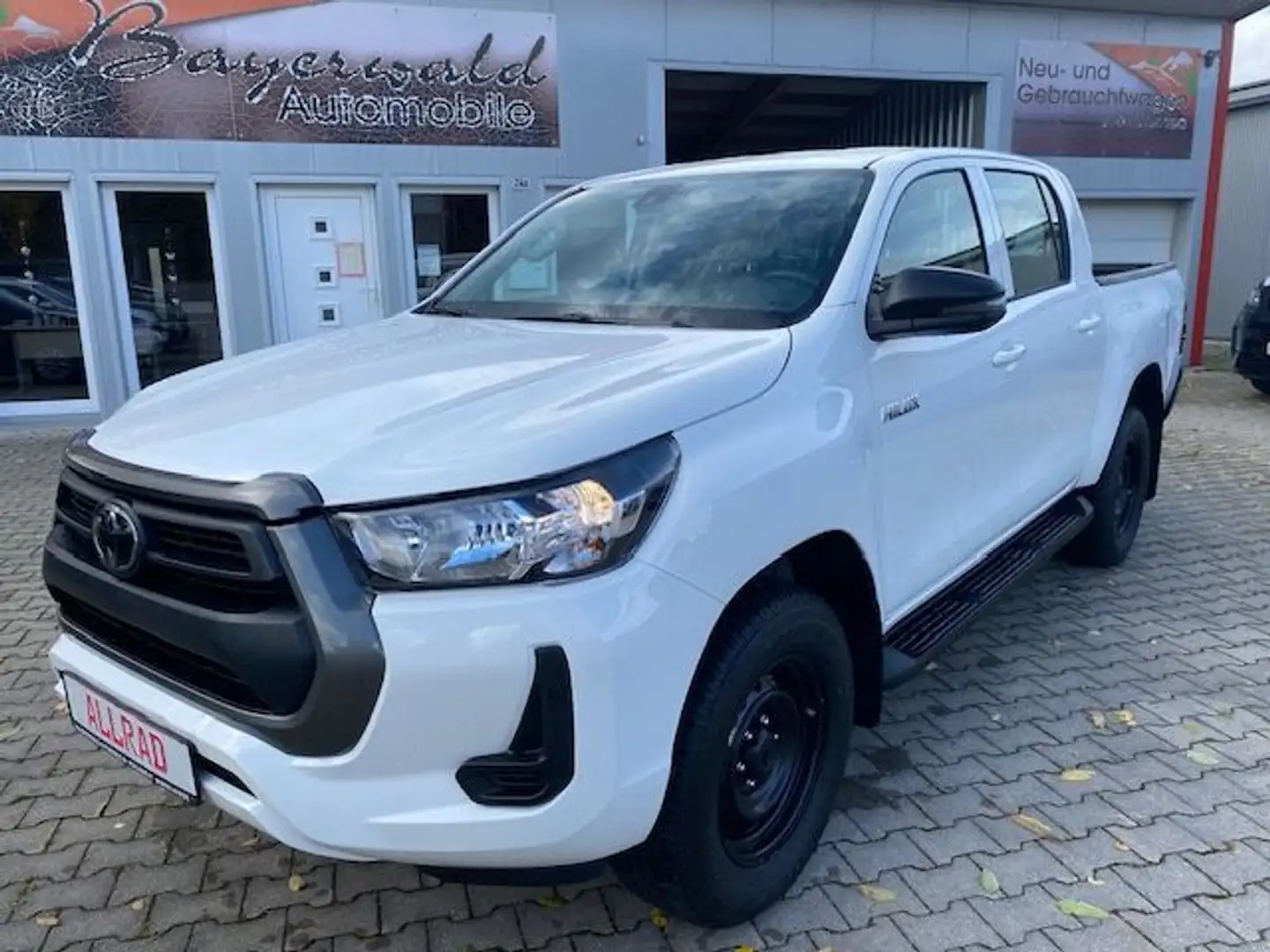 Toyota Hilux 2,8 Double Cab 4X4 APPLECAR SHZ ACC Wanne Weiß - 2