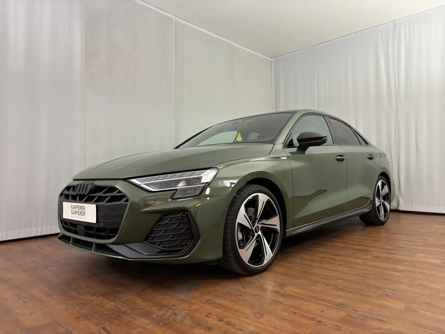 Audi A3 Limousine 35 TFSI S line Grün - 1