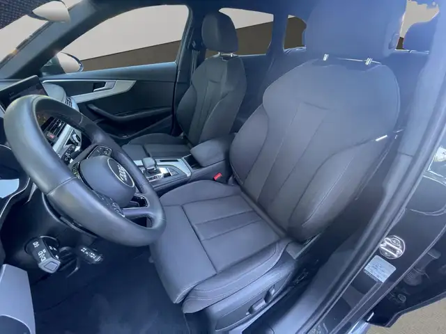 Audi A4 view 11