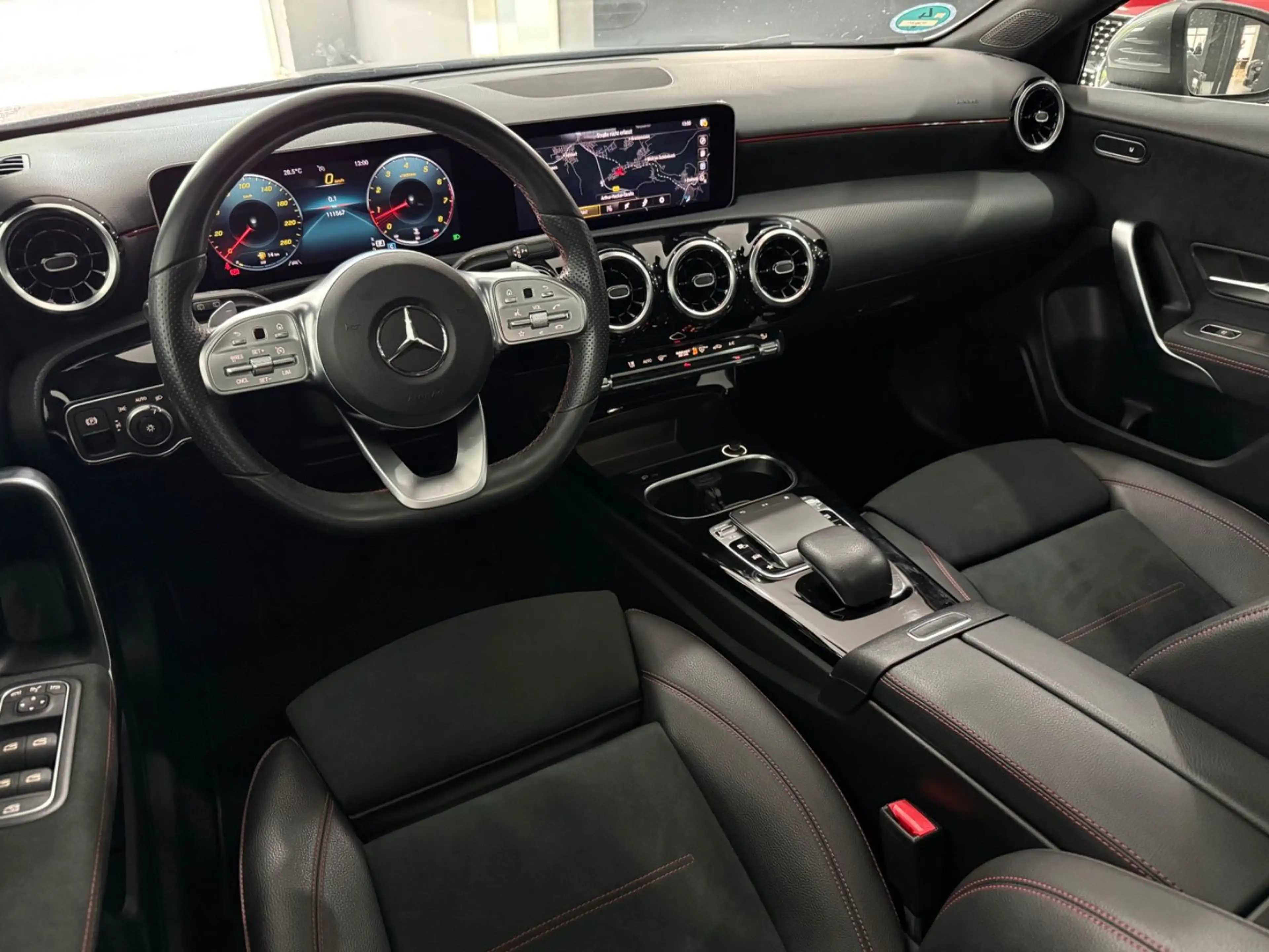 Mercedes-Benz A 220 *AMG-LINE*PANO*WIDESCREEN*LED-SCHW* — photo 4