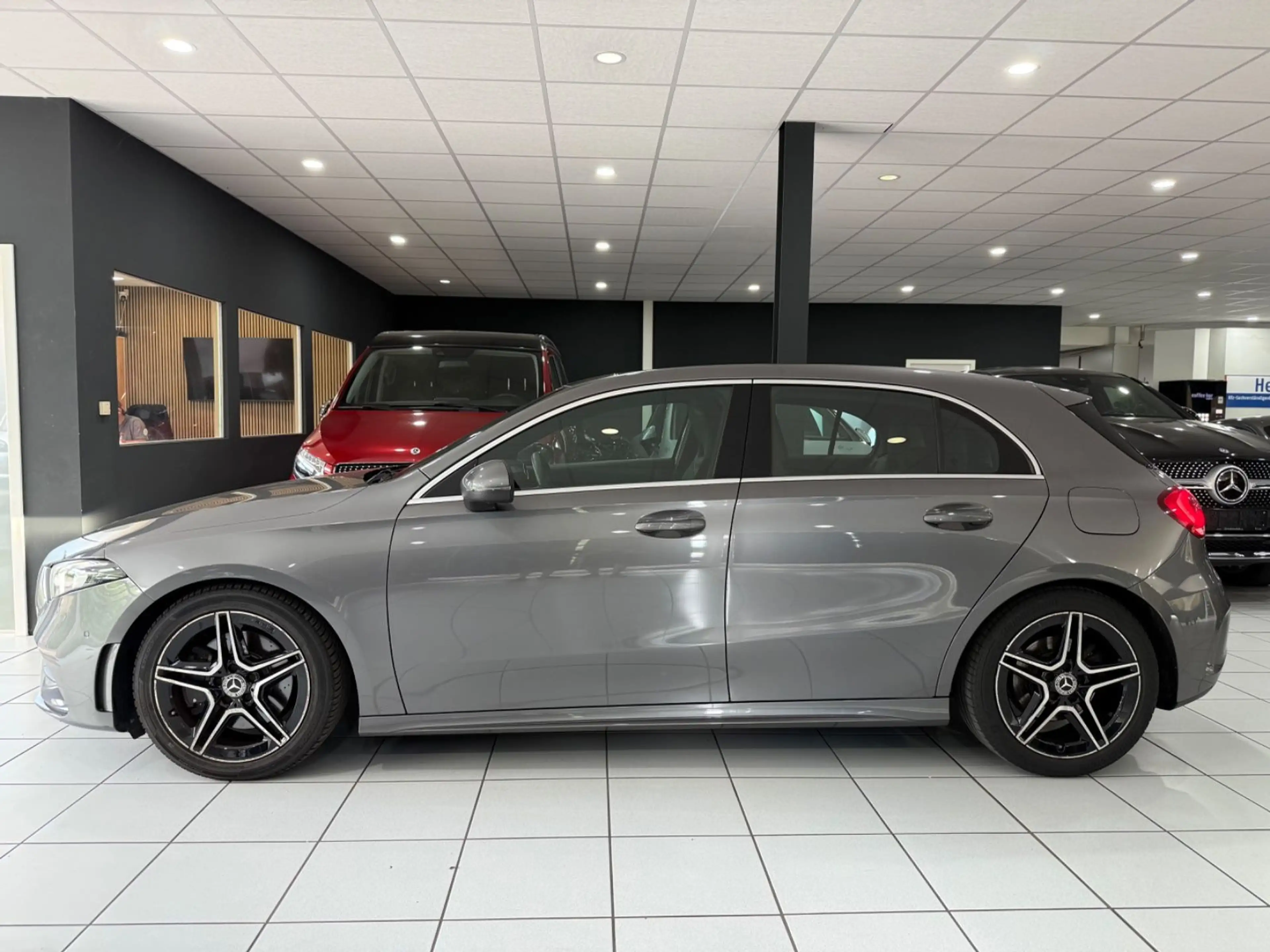 Mercedes-Benz A 220 *AMG-LINE*PANO*WIDESCREEN*LED-SCHW* — photo 2