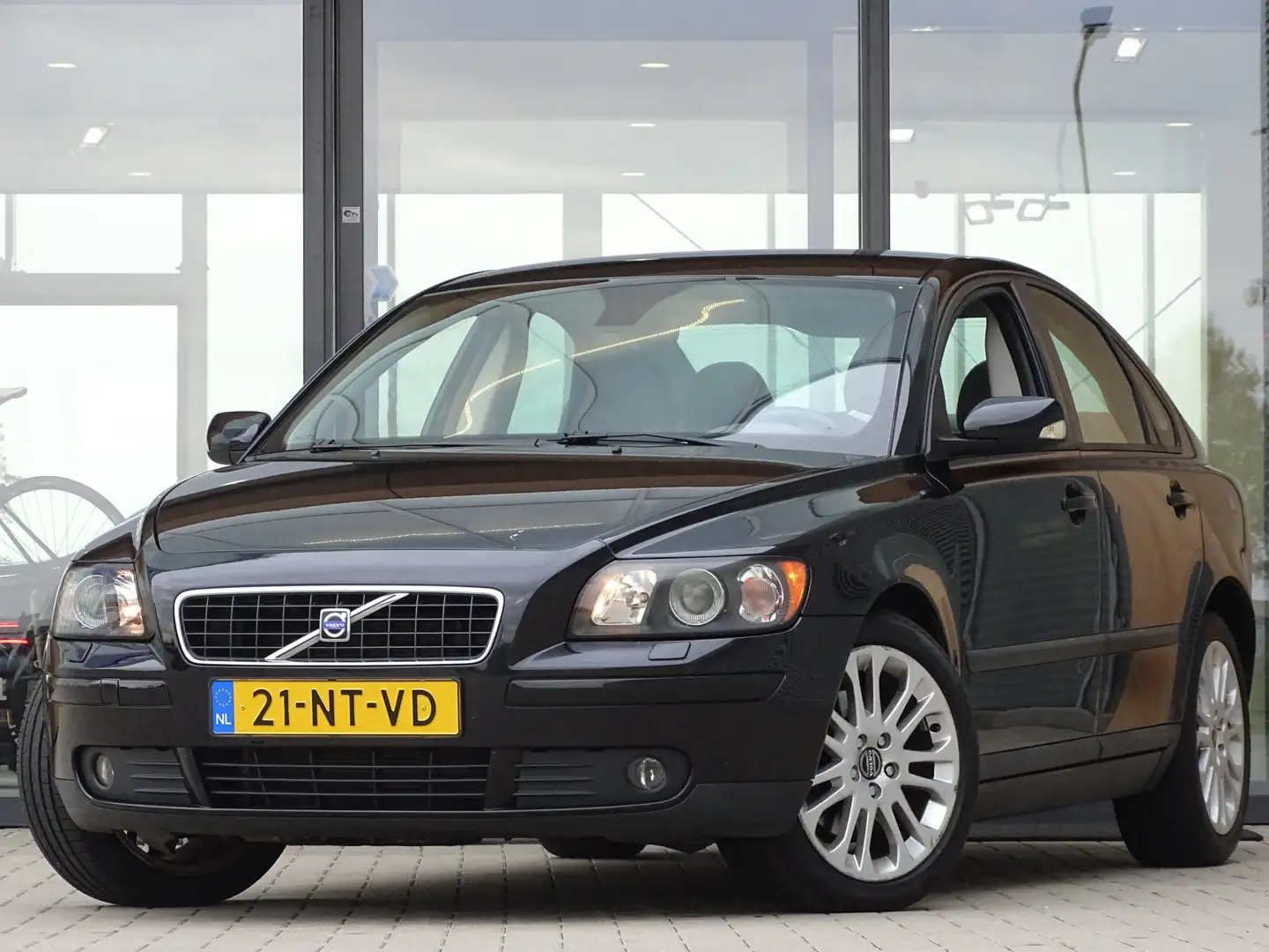 Volvo S40 2.4i Elite Zwart - 1