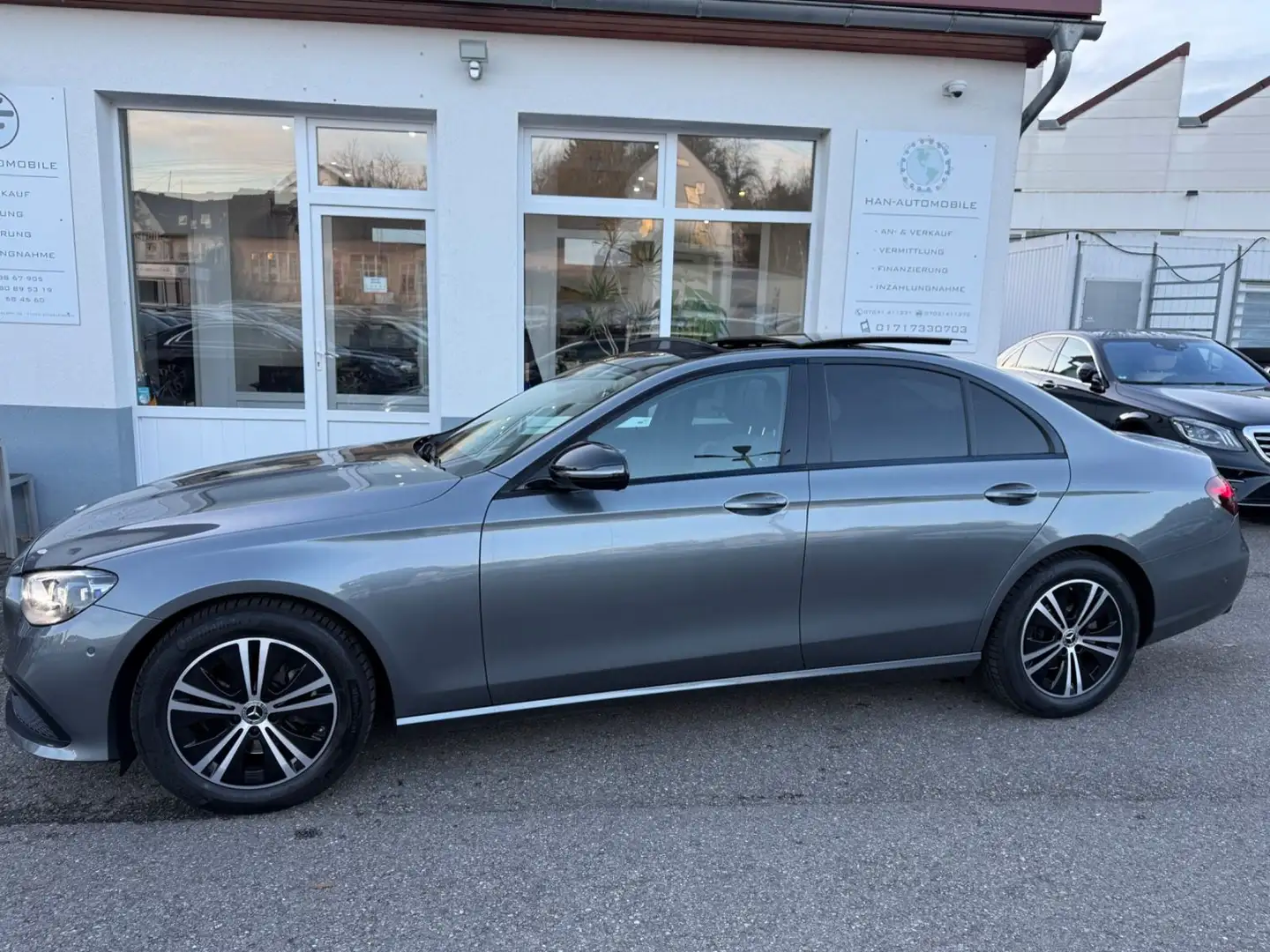 Mercedes-Benz E 220 d Avand.*Night-Paket+Panorama+Multibeam* Gris - 1