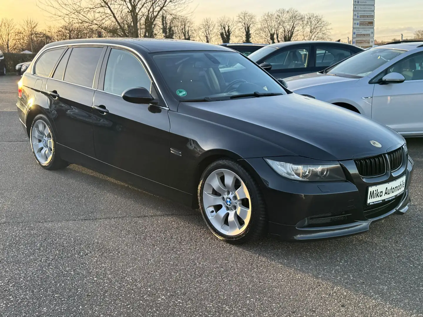 BMW 325 3 Touring 325i xDrive Schwarz - 2