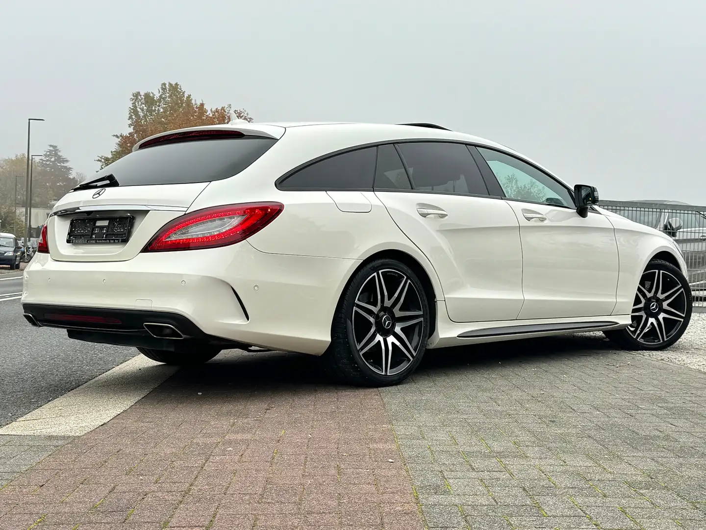 Mercedes-Benz CLS 350 CLS 350 SB 3x AMG *AlcantaraDach* Sitzklima 360 Weiß - 2