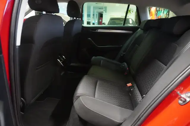 Skoda Superb view 9