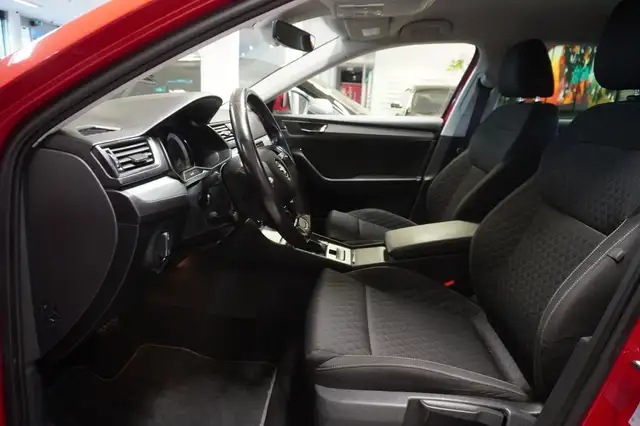 Skoda Superb view 8