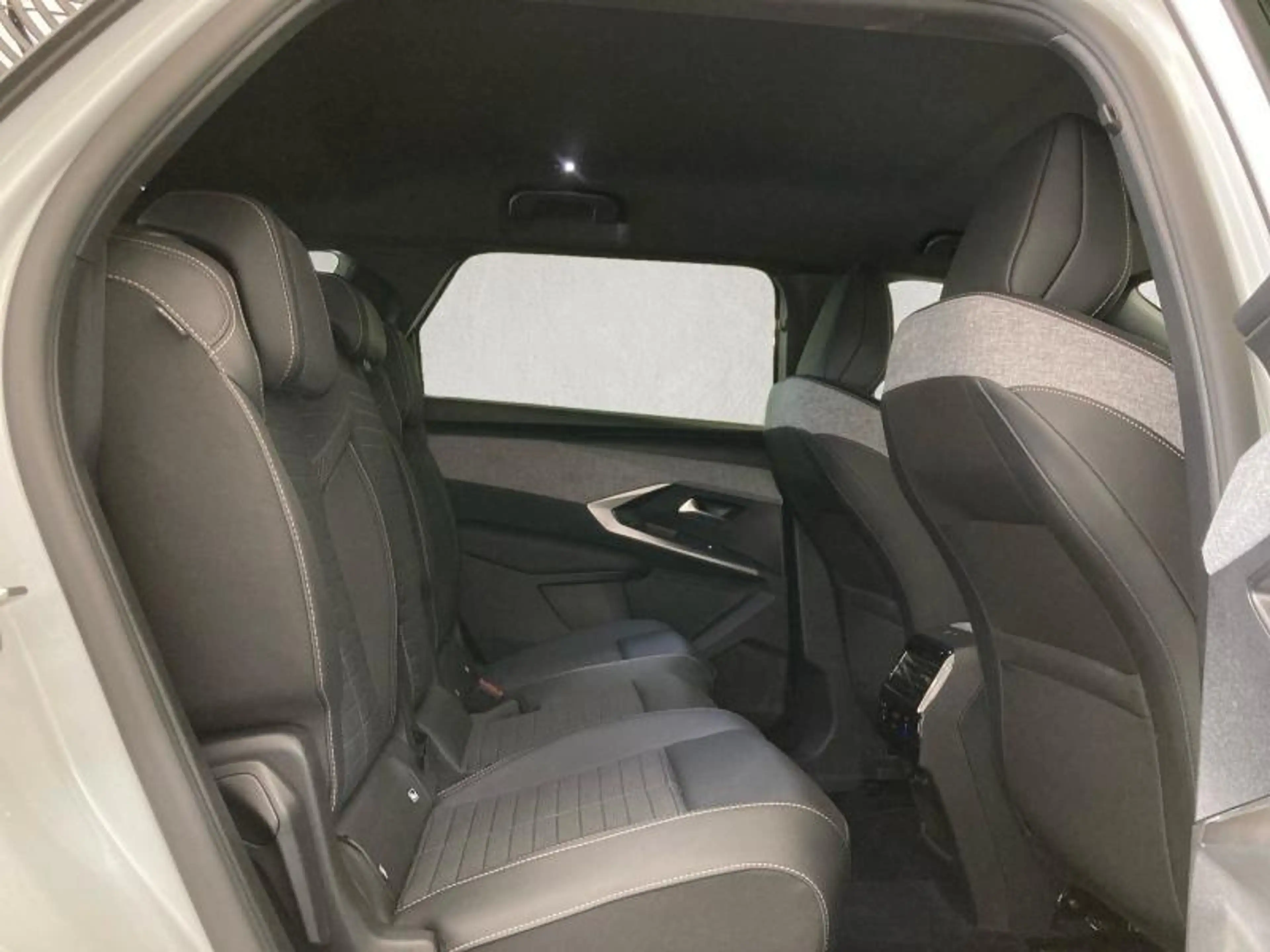 Peugeot 5008 III & e- Allure * 7pl * — photo 13