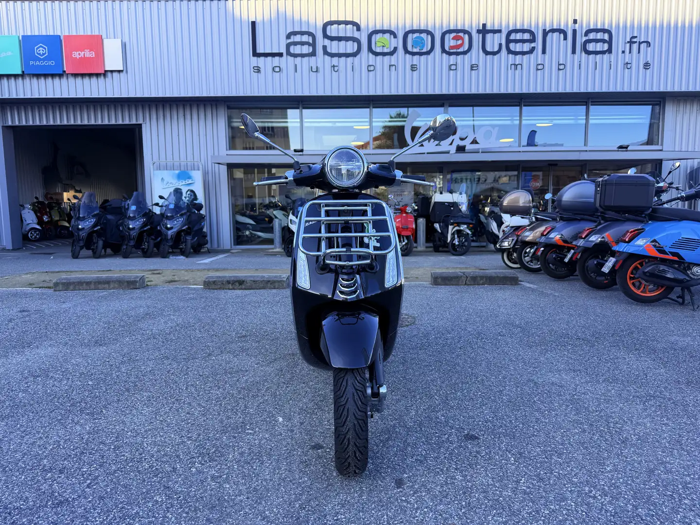 Vespa Primavera Negro - 2