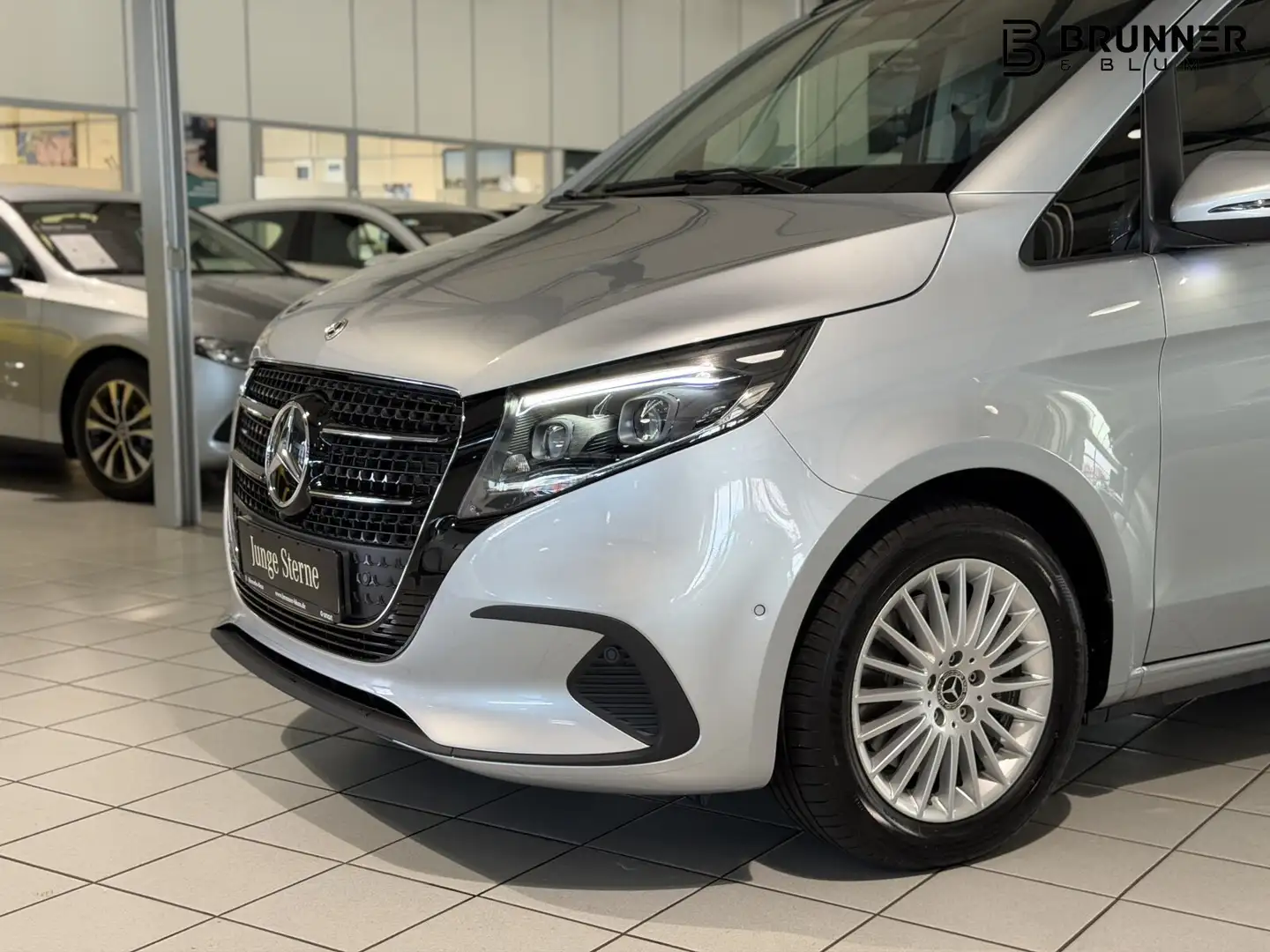 Mercedes-Benz V 220 V 220 d Style/lang/Distronic/AHK/MultibeamLED Silber - 2