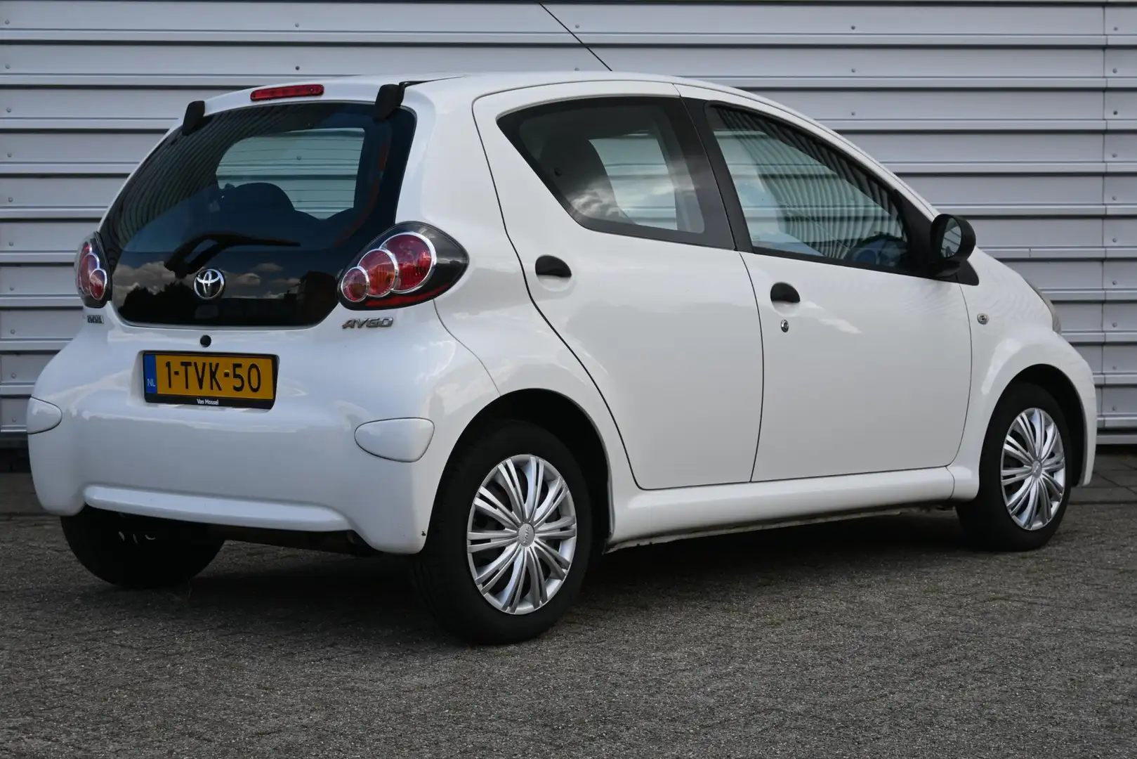 Toyota Aygo 1.0 VVT-i Now | Airco | Radio CD speler | Elektris Bianco - 2