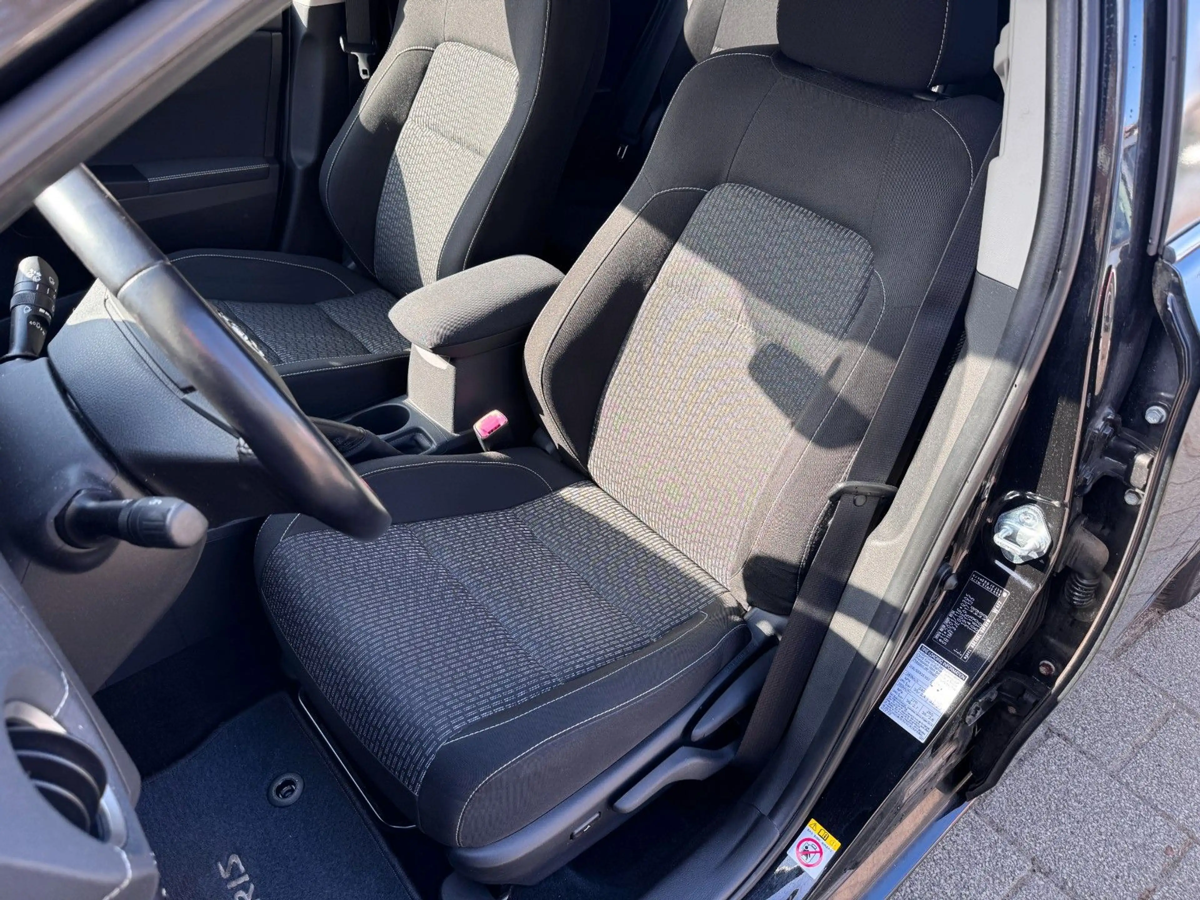Toyota Auris Edition NUR 73.000 KM* — photo 12