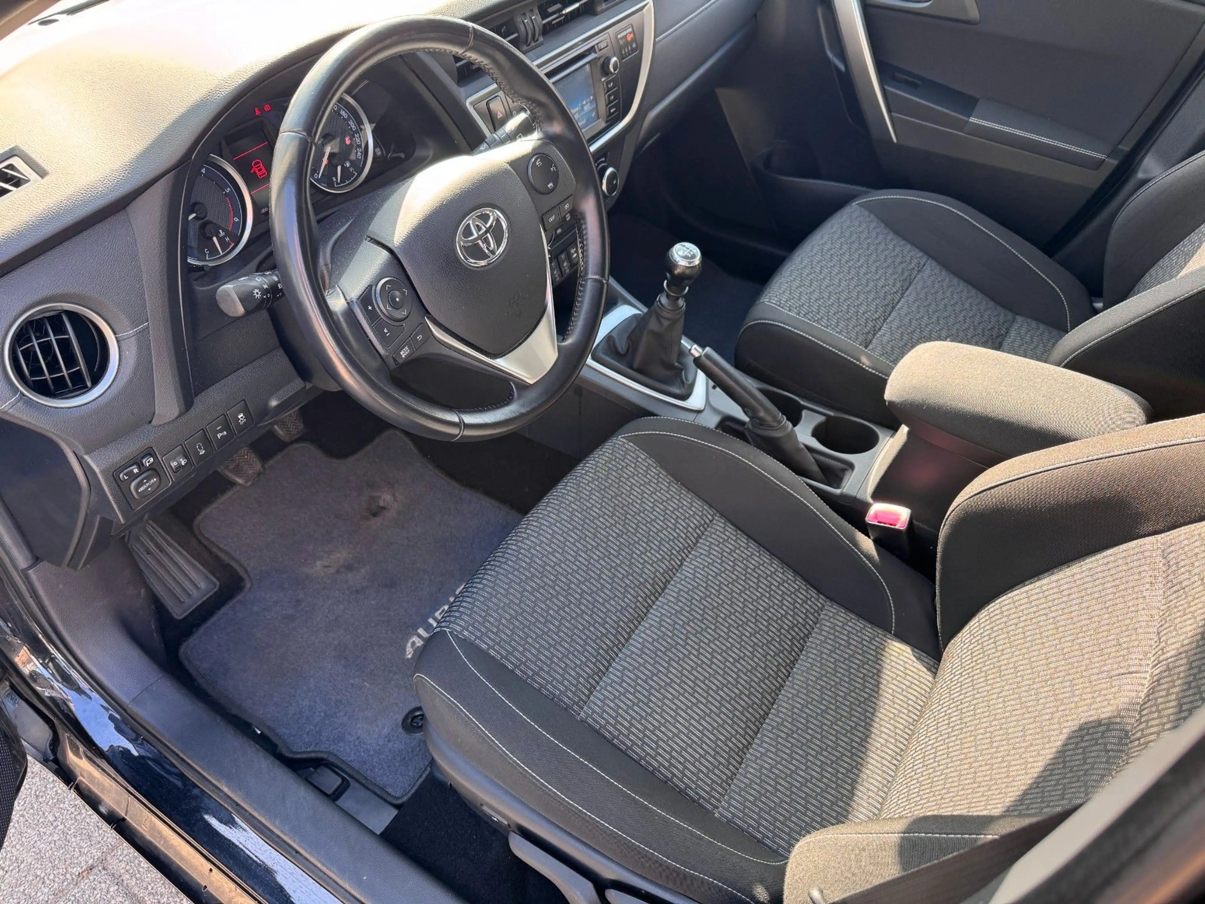 Toyota Auris Edition NUR 73.000 KM* — photo 11