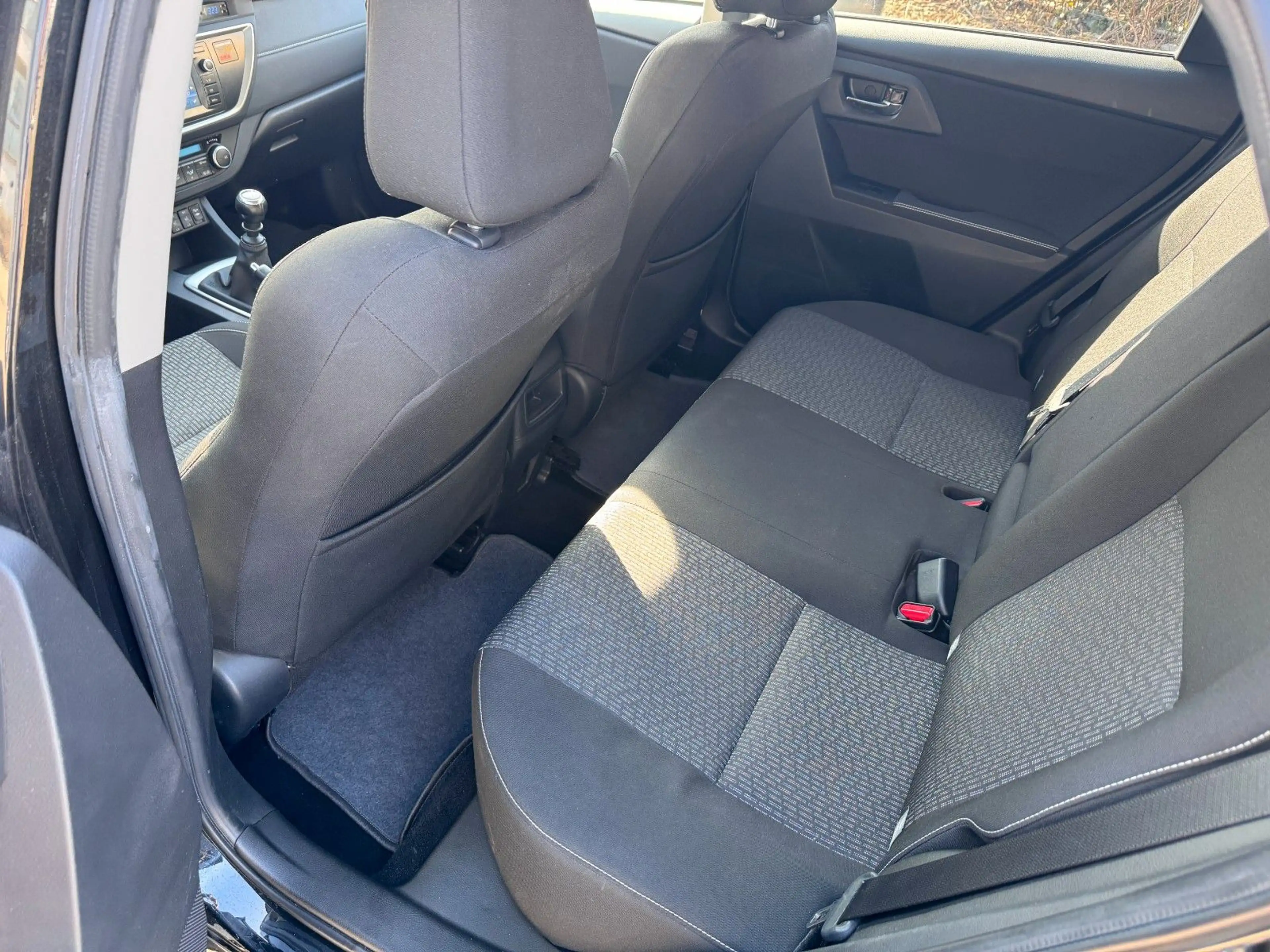 Toyota Auris Edition NUR 73.000 KM* — photo 17