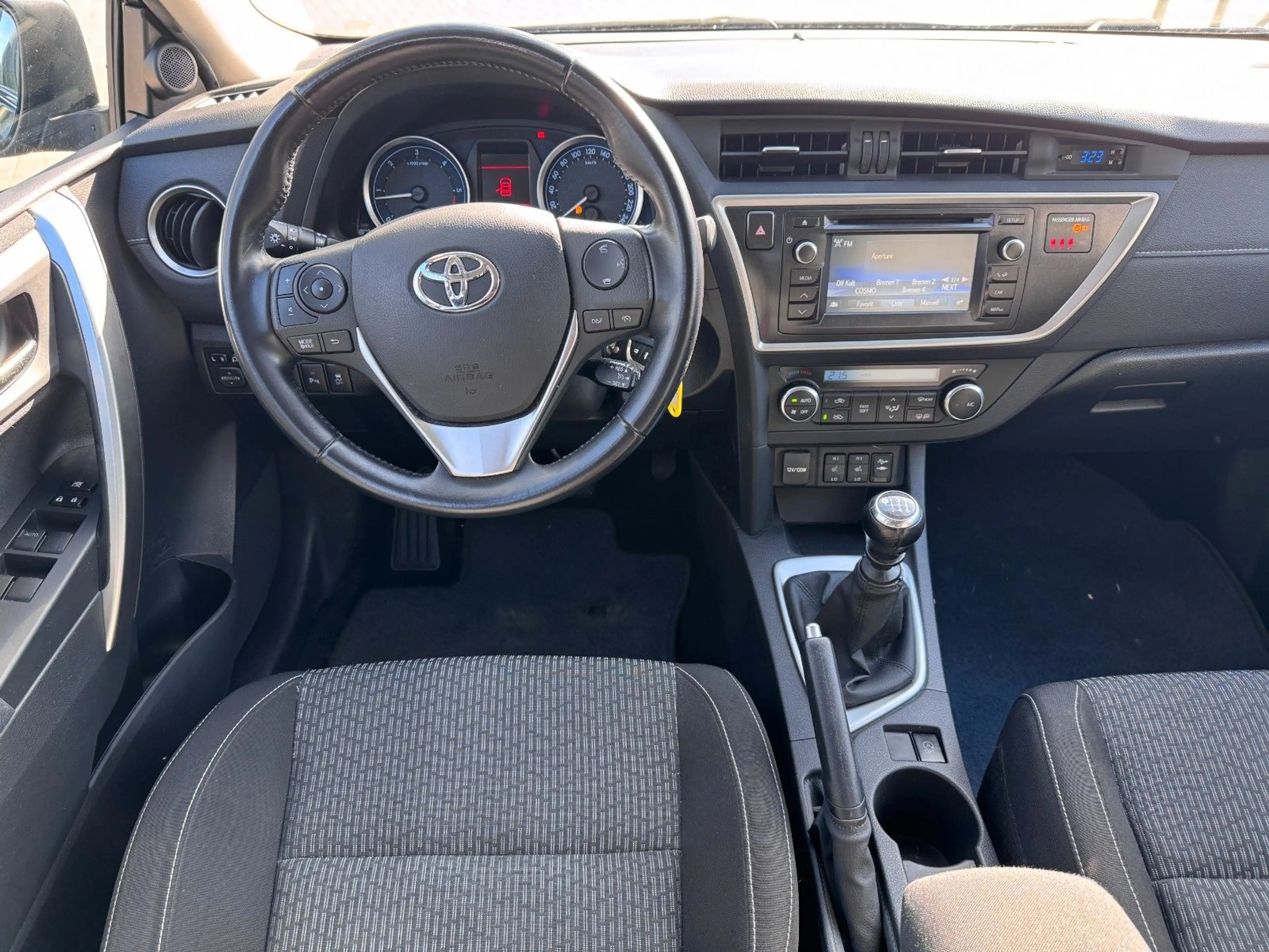 Toyota Auris Edition NUR 73.000 KM* — photo 14