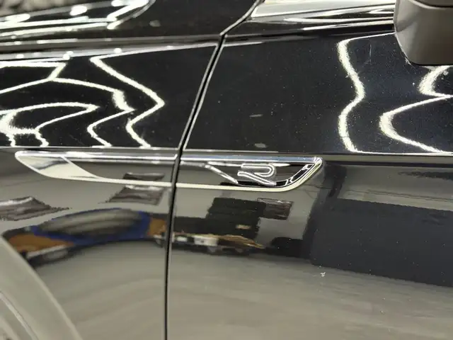 Volkswagen Touareg view 4