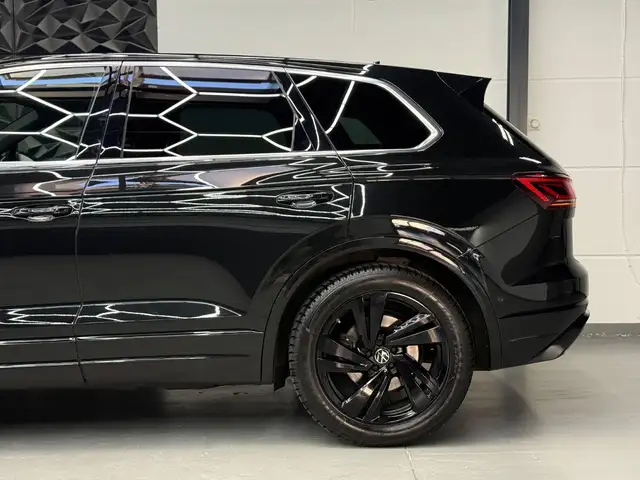 Volkswagen Touareg view 7