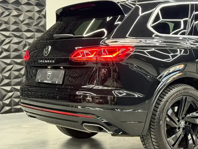 Volkswagen Touareg view 14