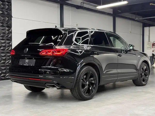 Volkswagen Touareg view 13
