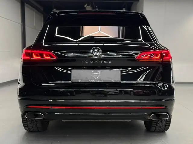 Volkswagen Touareg view 9