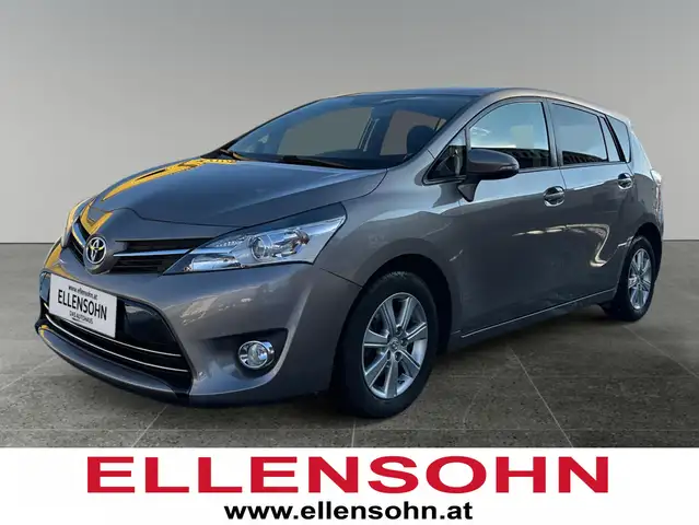 Toyota Verso 1,6 D-4D Active           8-fach bereift! AHK!