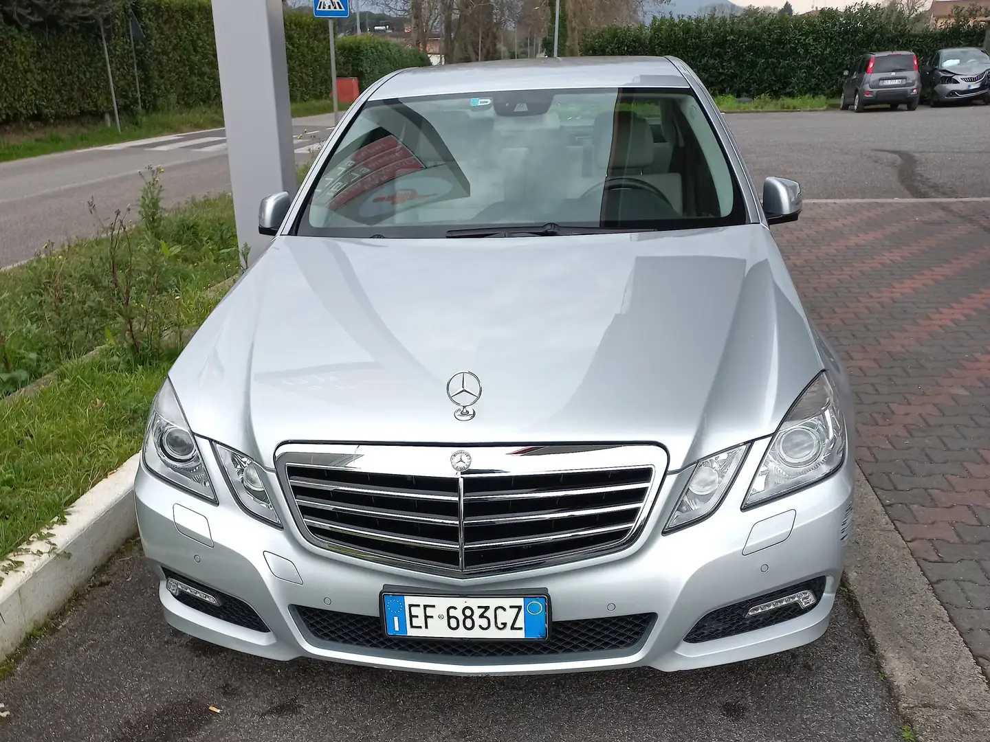 Mercedes-Benz E 250 Classe+E+-+W212+Berlina+cdi+be+Avantgarde+auto Stříbrná - 2