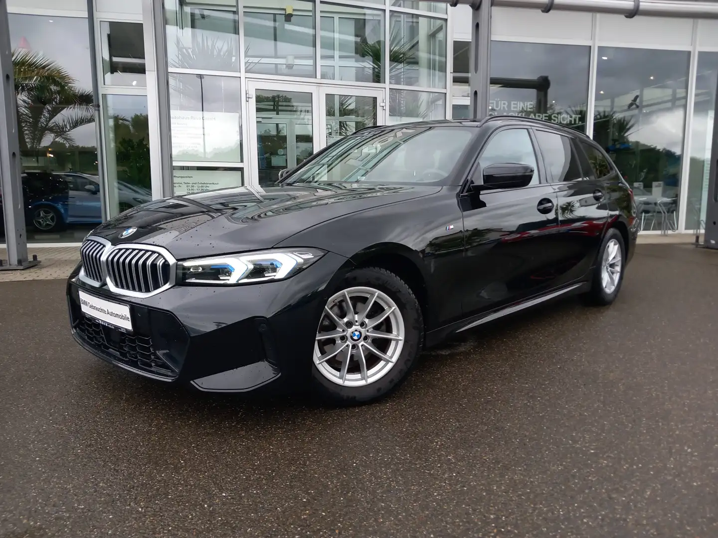 BMW 320 d Touring Aut MSport AHK Panorama LED DriveAss Hif Schwarz - 2