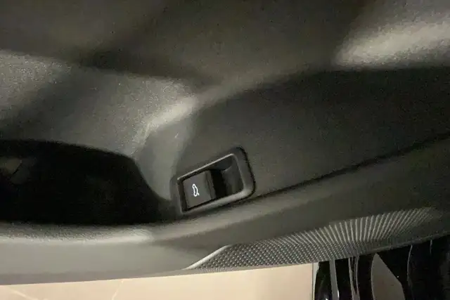 Audi A6 Avant view 21