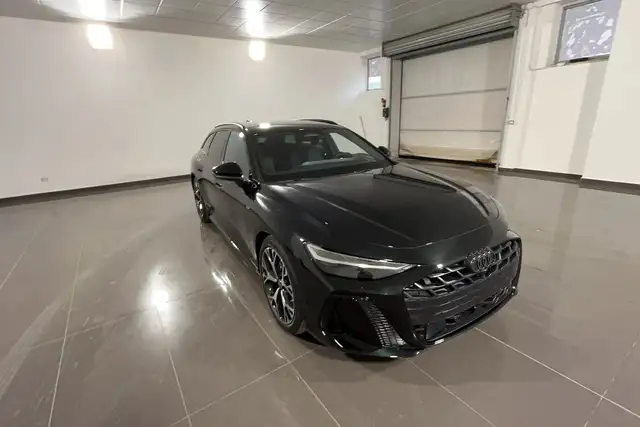 Audi A6 Avant view 3