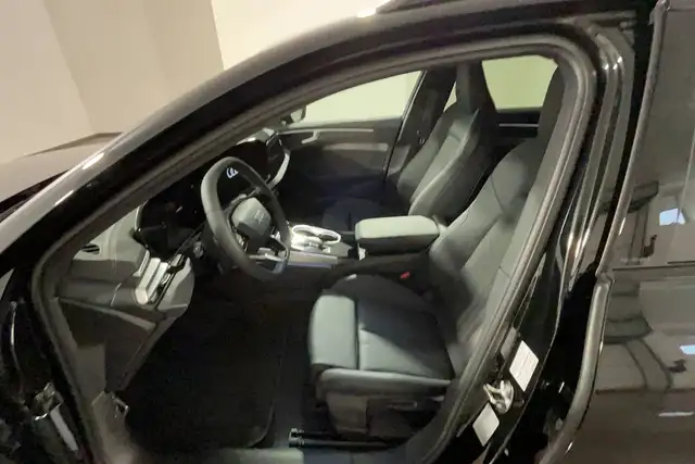 Audi A6 Avant view 8
