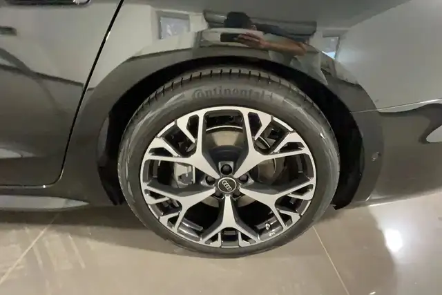 Audi A6 Avant view 7