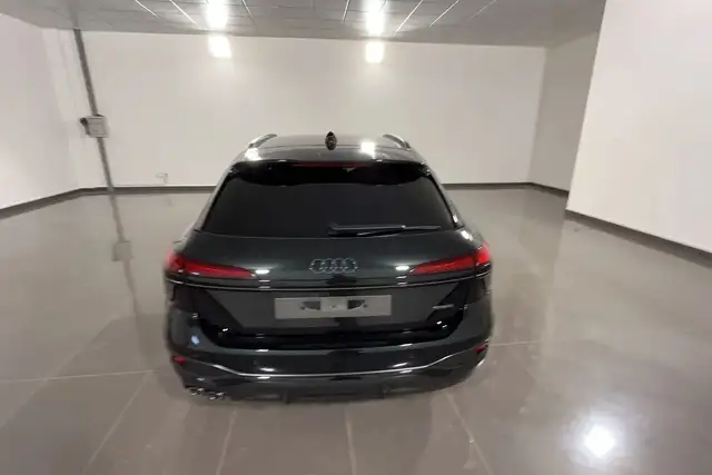 Audi A6 Avant view 5