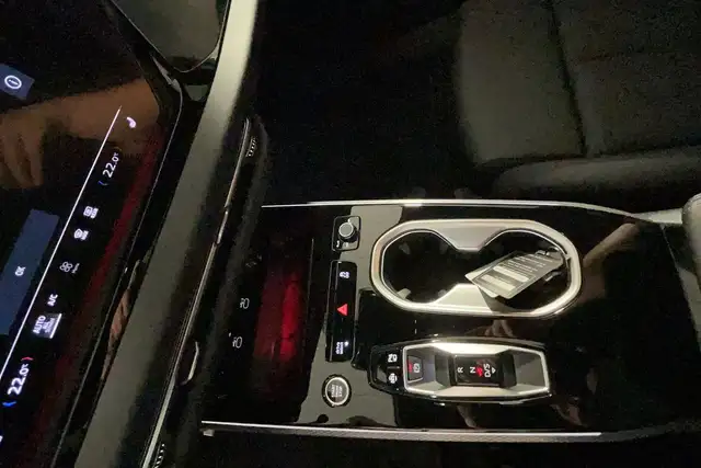 Audi A6 Avant view 17
